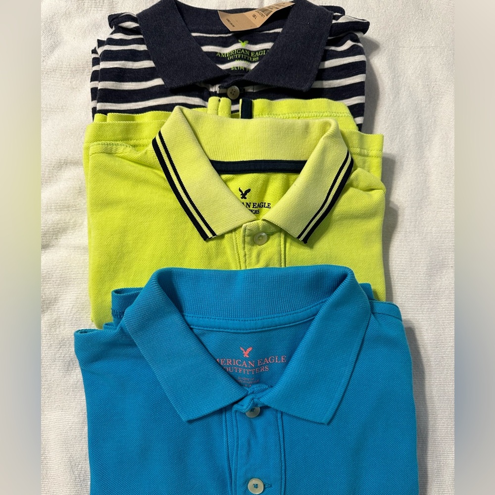 Three American Eagle T-shirts in bundle.